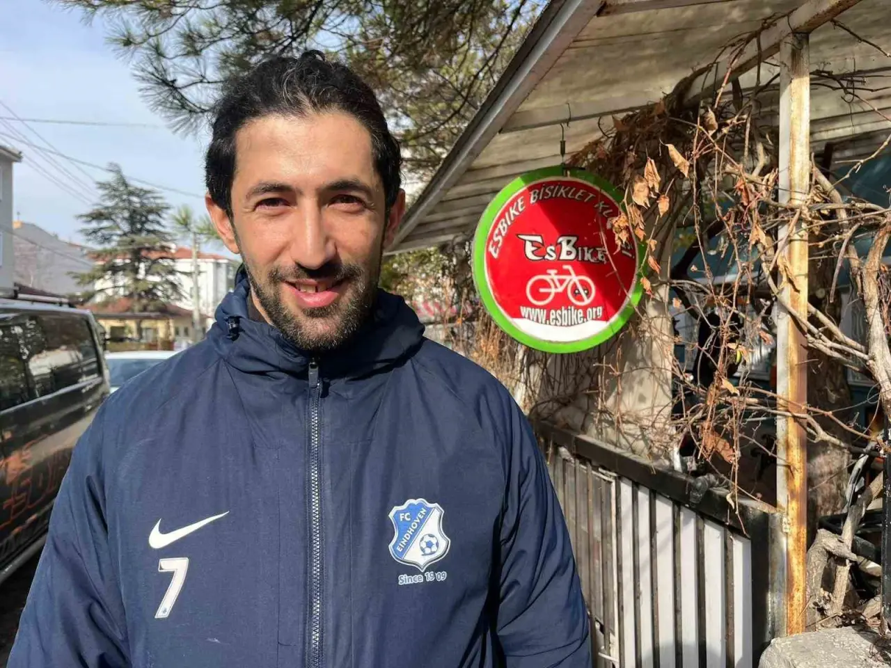 tek-basina-bulduklari-yeni-dogmus-kuzuyu-3-kilometre-otedeki-annesi-ile-kavusturdular