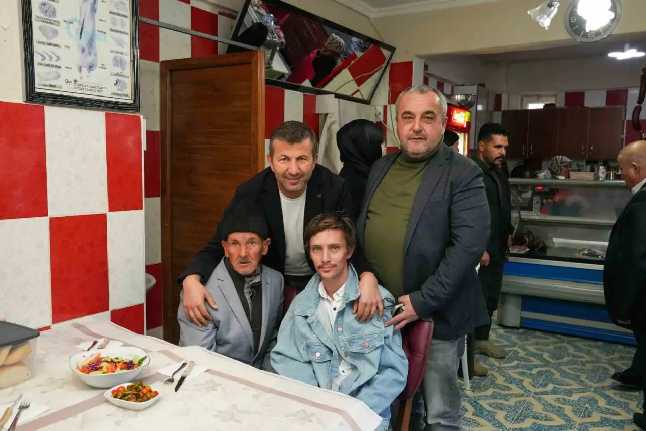 pazarlarda-engelliler-gonul-sofrasinda-bulustu