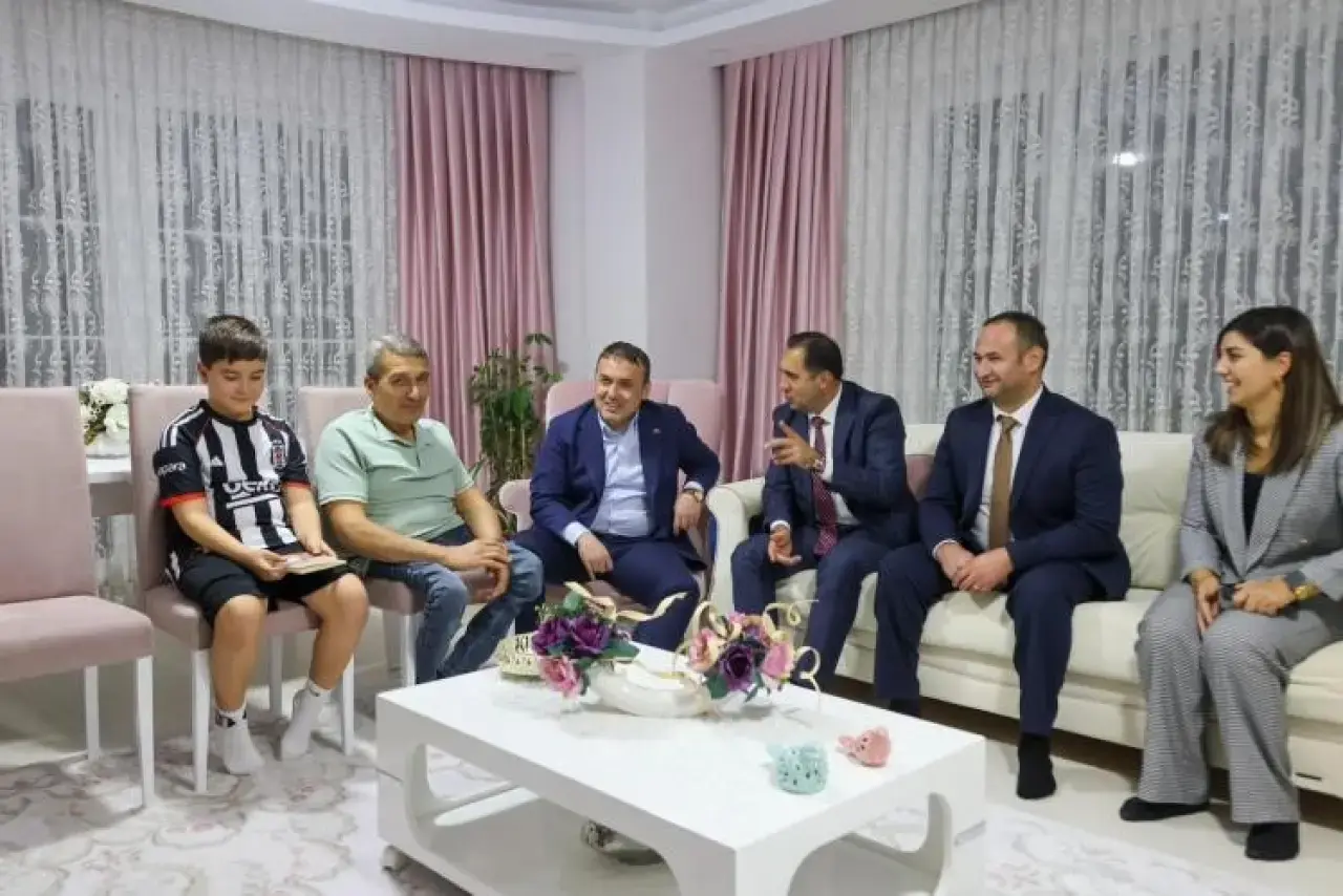 vali-sozerden-bilecikte-hane-ziyareti