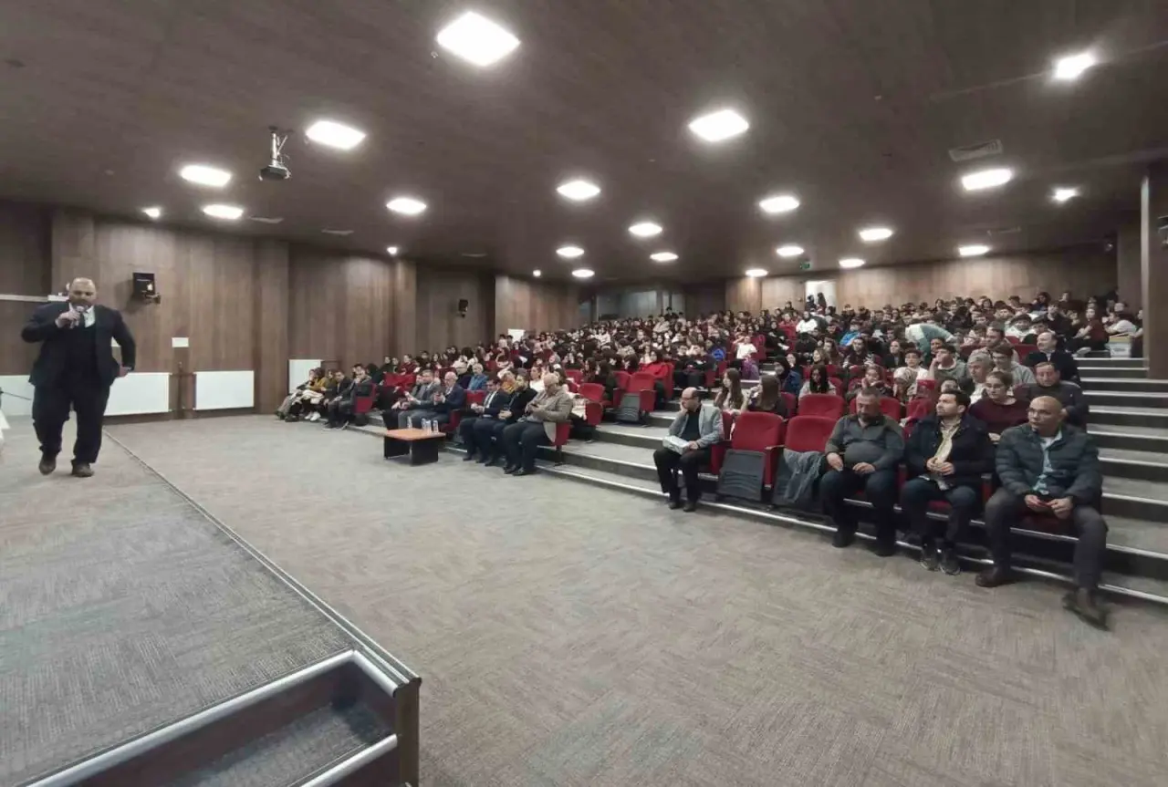 emette-lise-ogrencilerine-hz-peygamber-ve-sahsiyet-insasi-baslikli-konferans