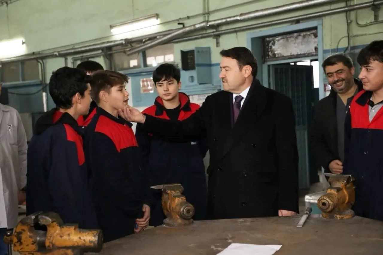 vali-isin-mesleki-egitim-uretim-istihdam-ve-kalkinma-acisindan-buyuk-onem-tasiyor