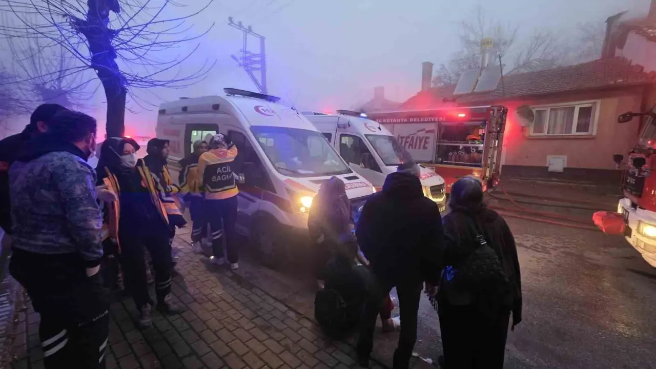 kutahyada-ahsap-evde-cikan-yanginda-85-yasindaki-kadin-hayatini-kaybetti