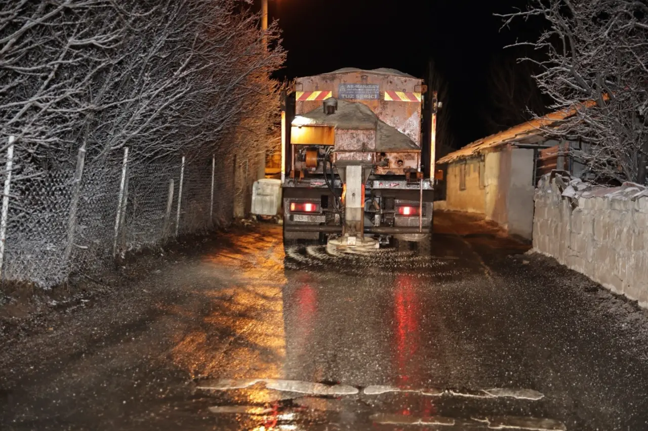 kutahya-belediyesi-kis-mesaisine-basladi