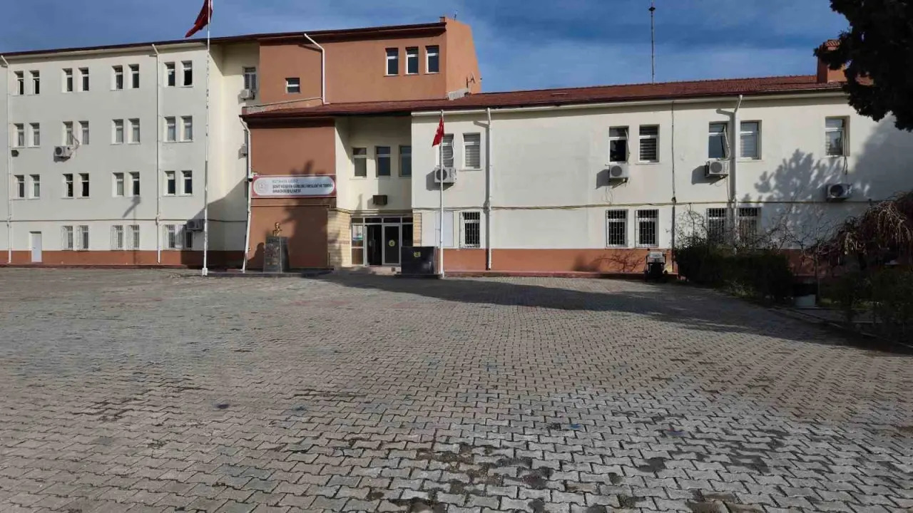 gedizin-genc-yazilimcilari-disa-bagimliliga-son-veriyor