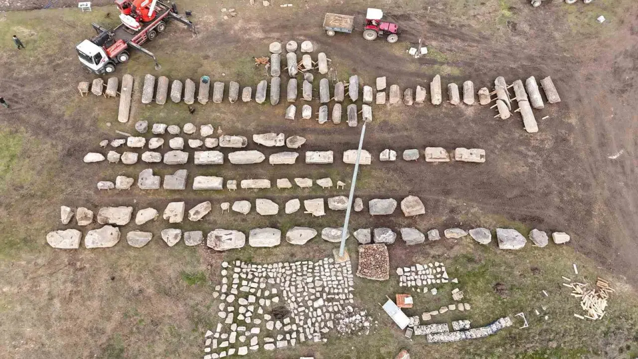 cavdarhisar-aizanoi-antik-kentinde-kazi-ve-restorasyon-calismalari-devam-ediyor