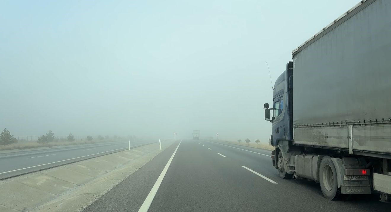 afyonkarahisarda-sisli-hava-etkili-oldu