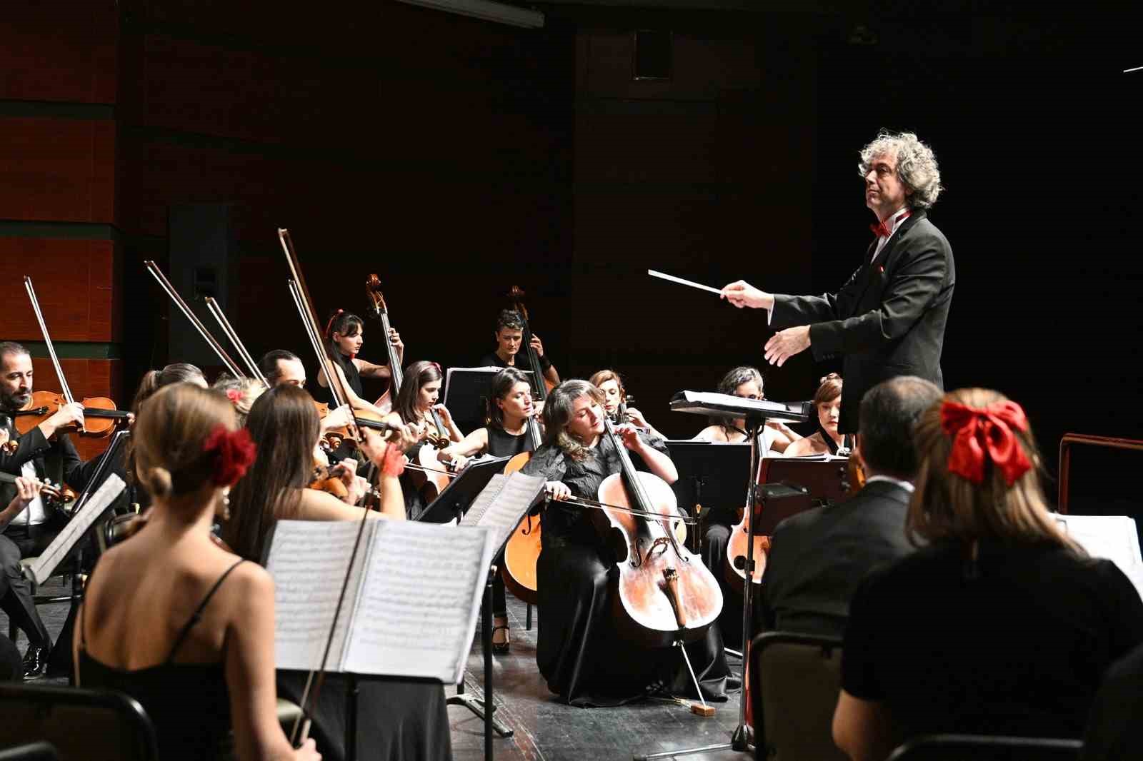 anadolu-universitesi-senfoni-orkestrasindan-yeni-yil-konseri