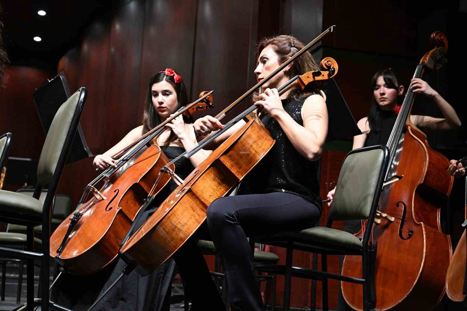 anadolu-universitesi-senfoni-orkestrasindan-yeni-yil-konseri