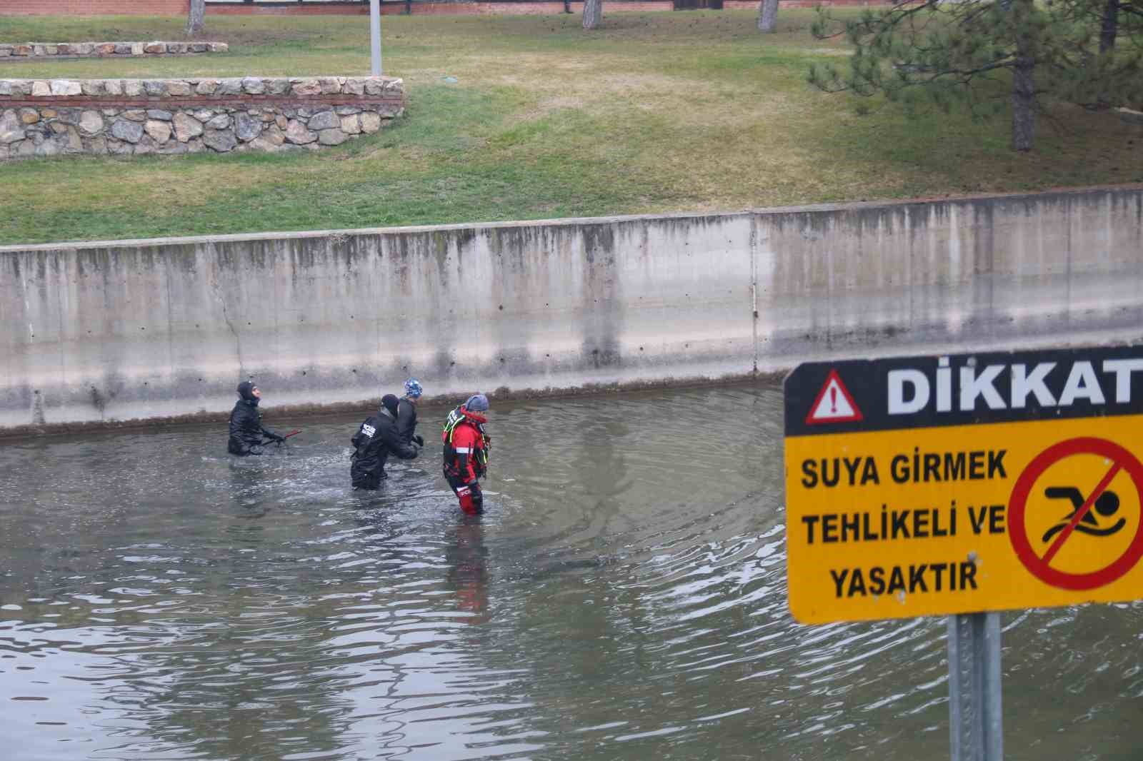 ankaradan-gelen-kurbaga-adamlar-da-kayip-ogretmenin-arama-calismasina-katildi