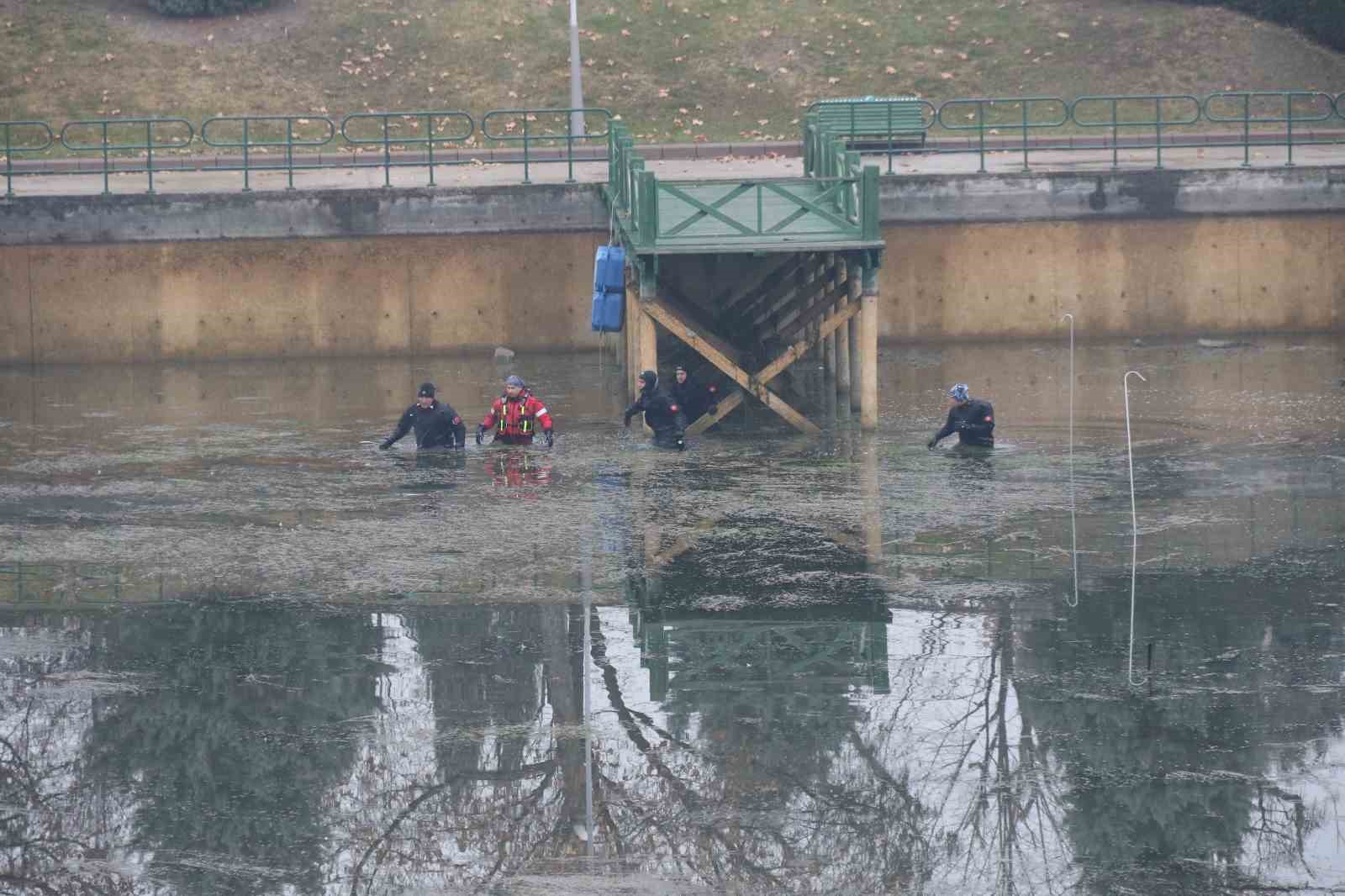 ankaradan-gelen-kurbaga-adamlar-da-kayip-ogretmenin-arama-calismasina-katildi
