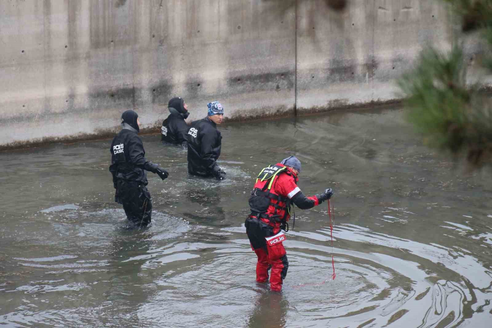ankaradan-gelen-kurbaga-adamlar-da-kayip-ogretmenin-arama-calismasina-katildi