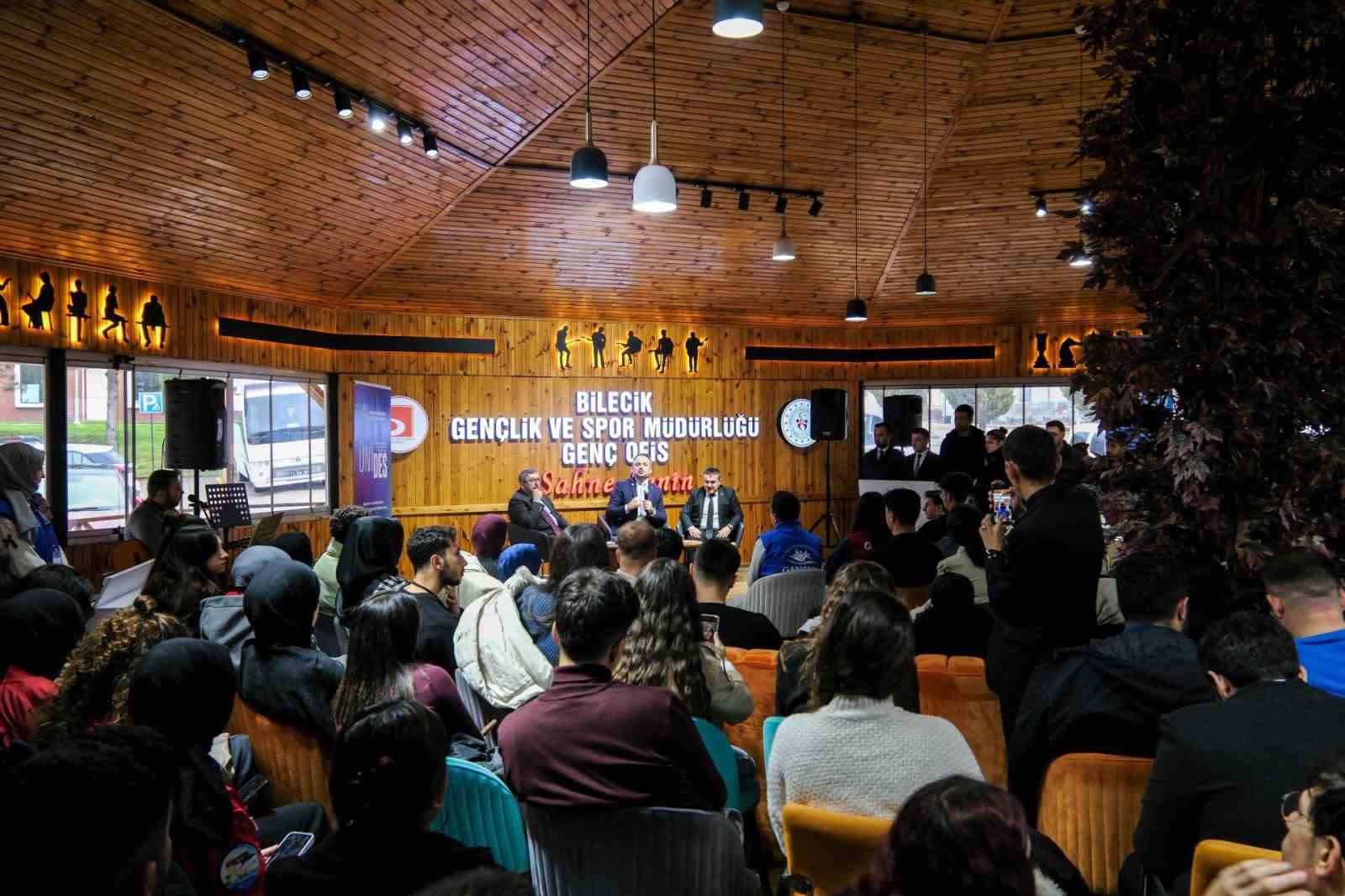 bakan-yardimcisi-eminoglu-unides-projesi-kapsaminda-bilecikte-ogrencilerle-bulustu