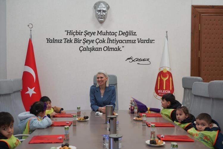 baskan-subasi-kres-ogrencilerini-belediyede-agirladi