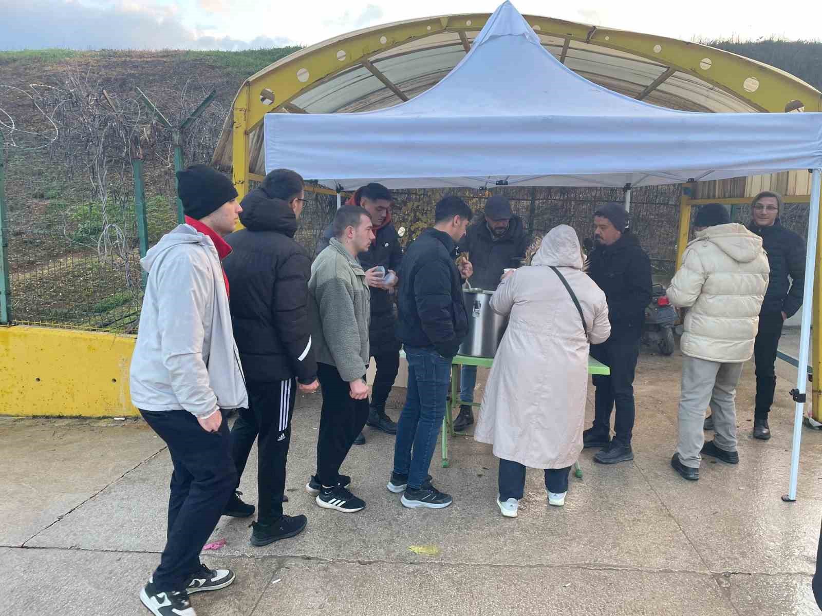 belediyeden-fabrika-iscilerine-sicak-corba