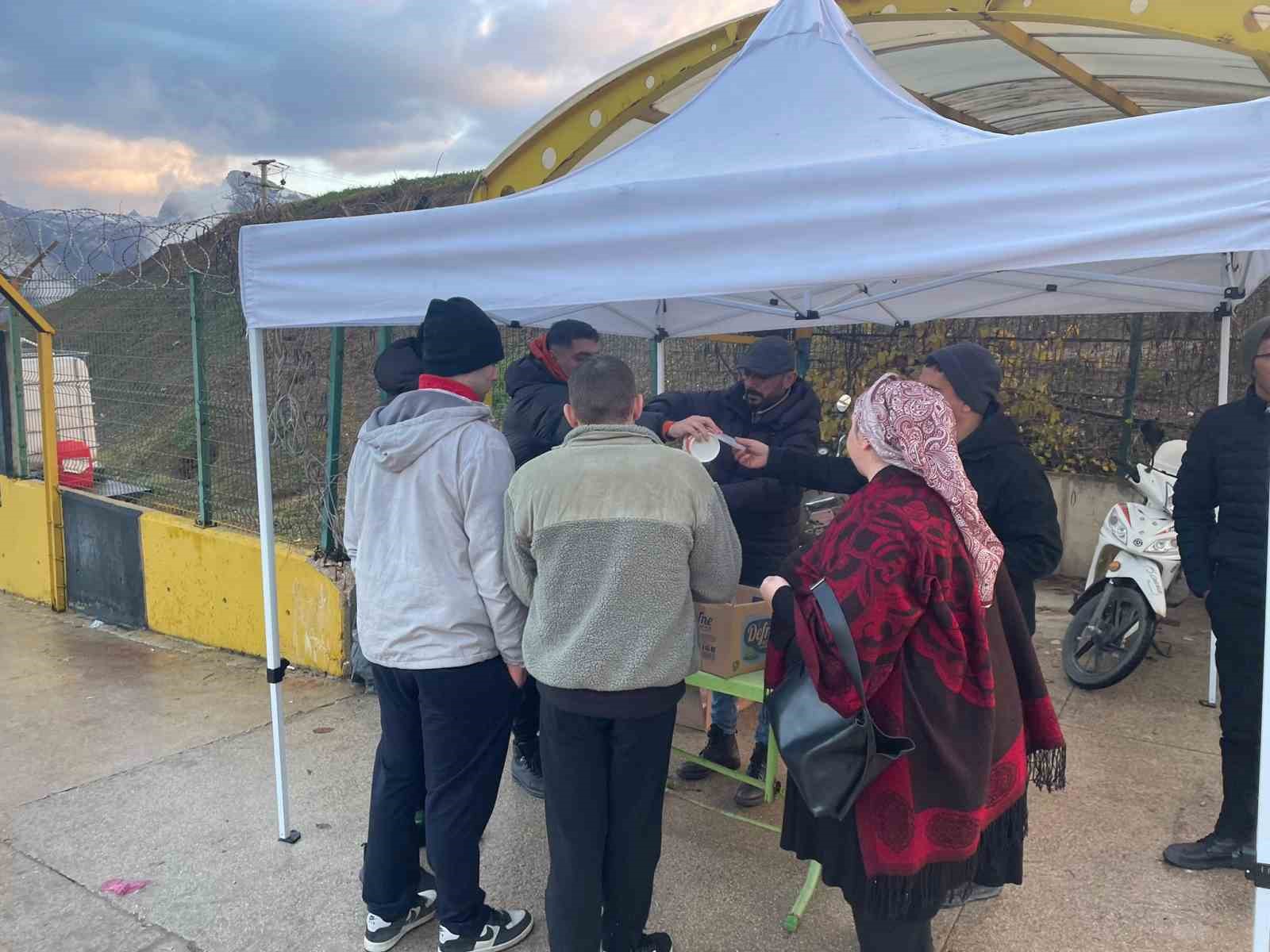 belediyeden-fabrika-iscilerine-sicak-corba