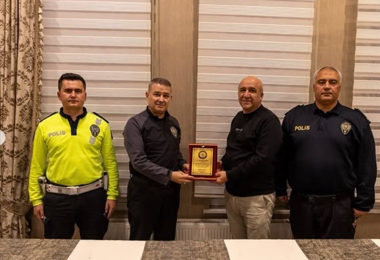 bilecik-emniyetinde-emekliye-ayrilan-personele-veda