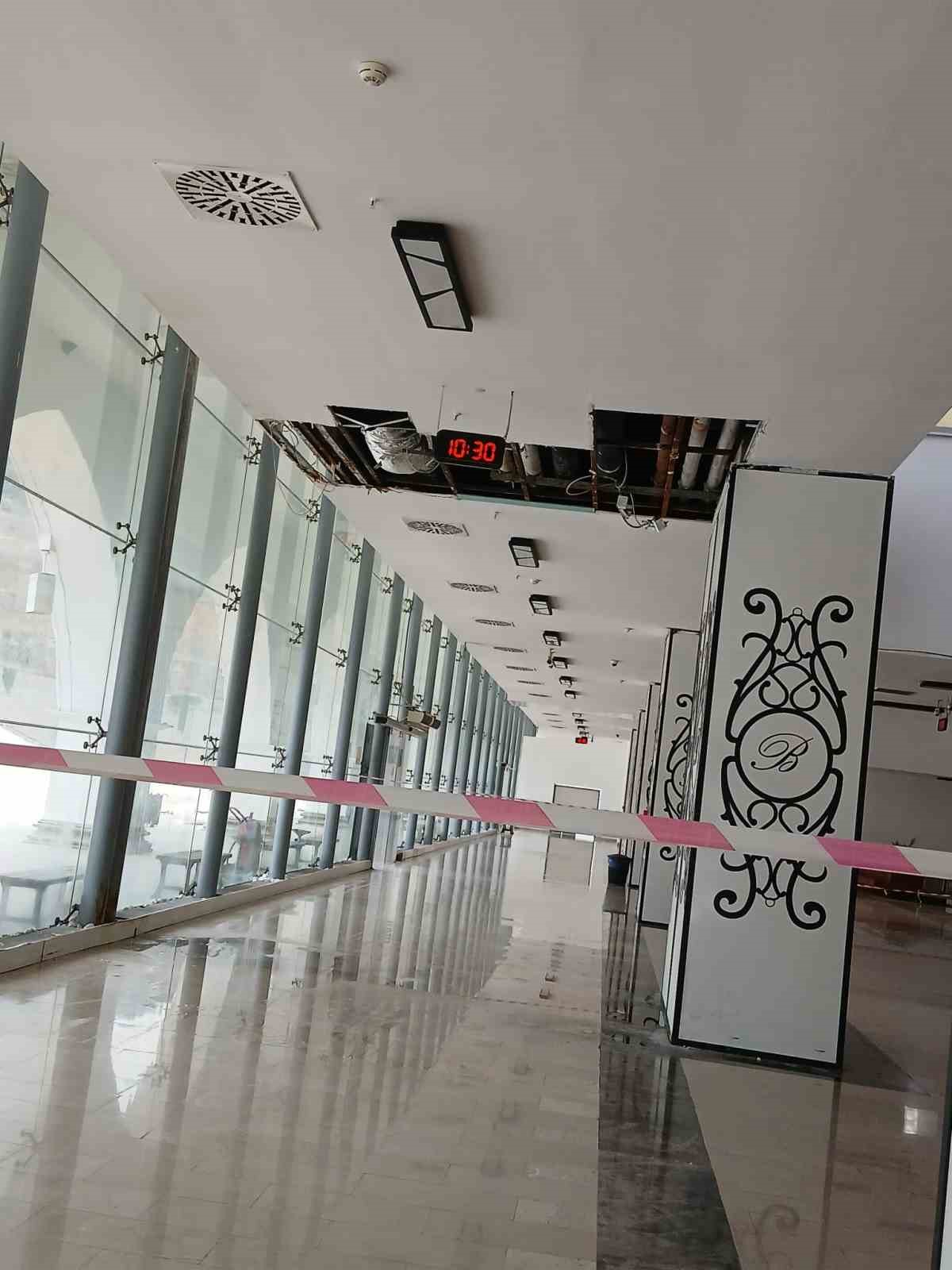 bilecik-sehirlerarasi-otobus-terminalinde-tavan-akiyor-yolcular-soguktan-donyor