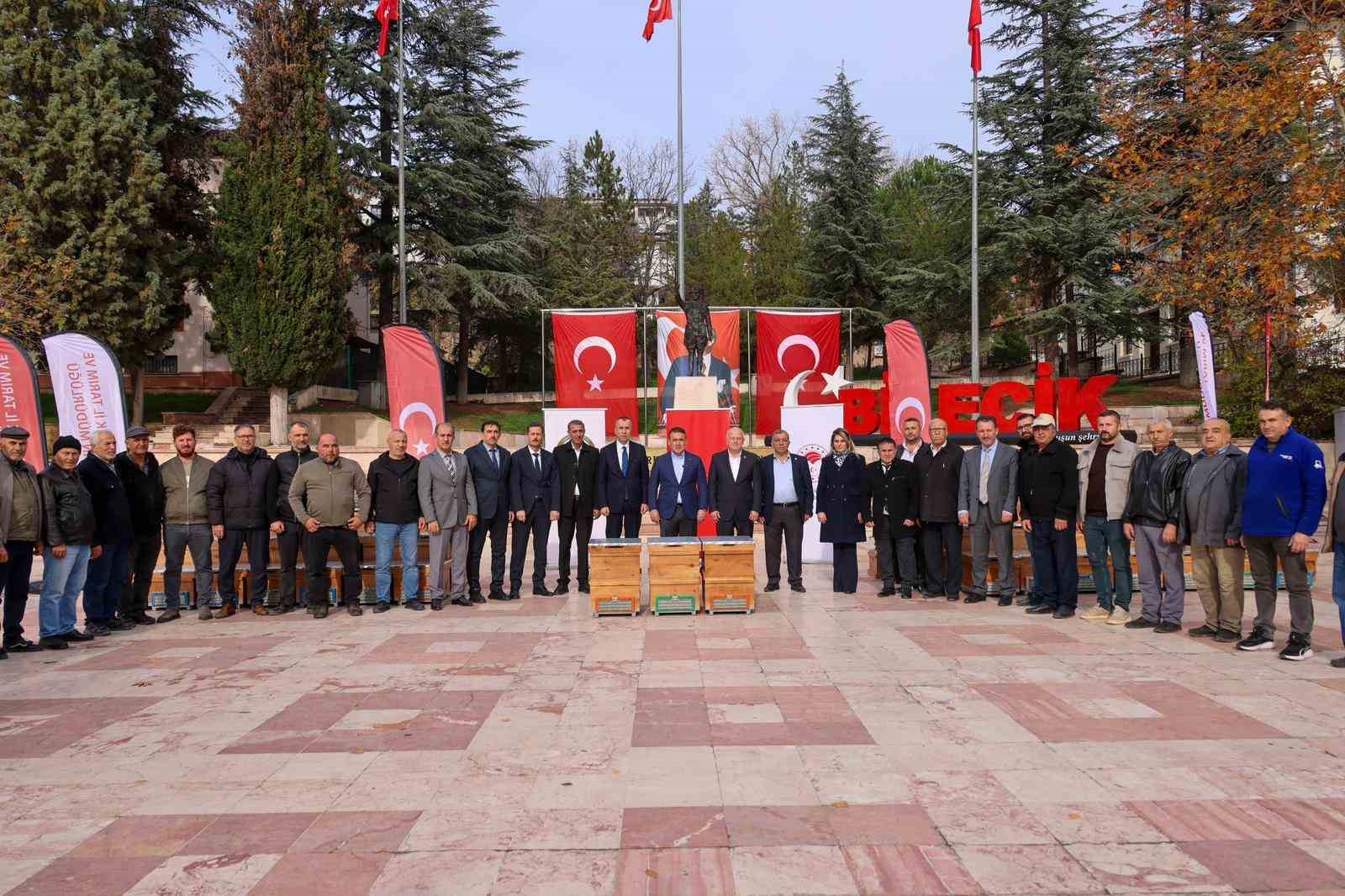 bilecikte-bu-yil-126-bin-524-kilogram-bal-uretildi