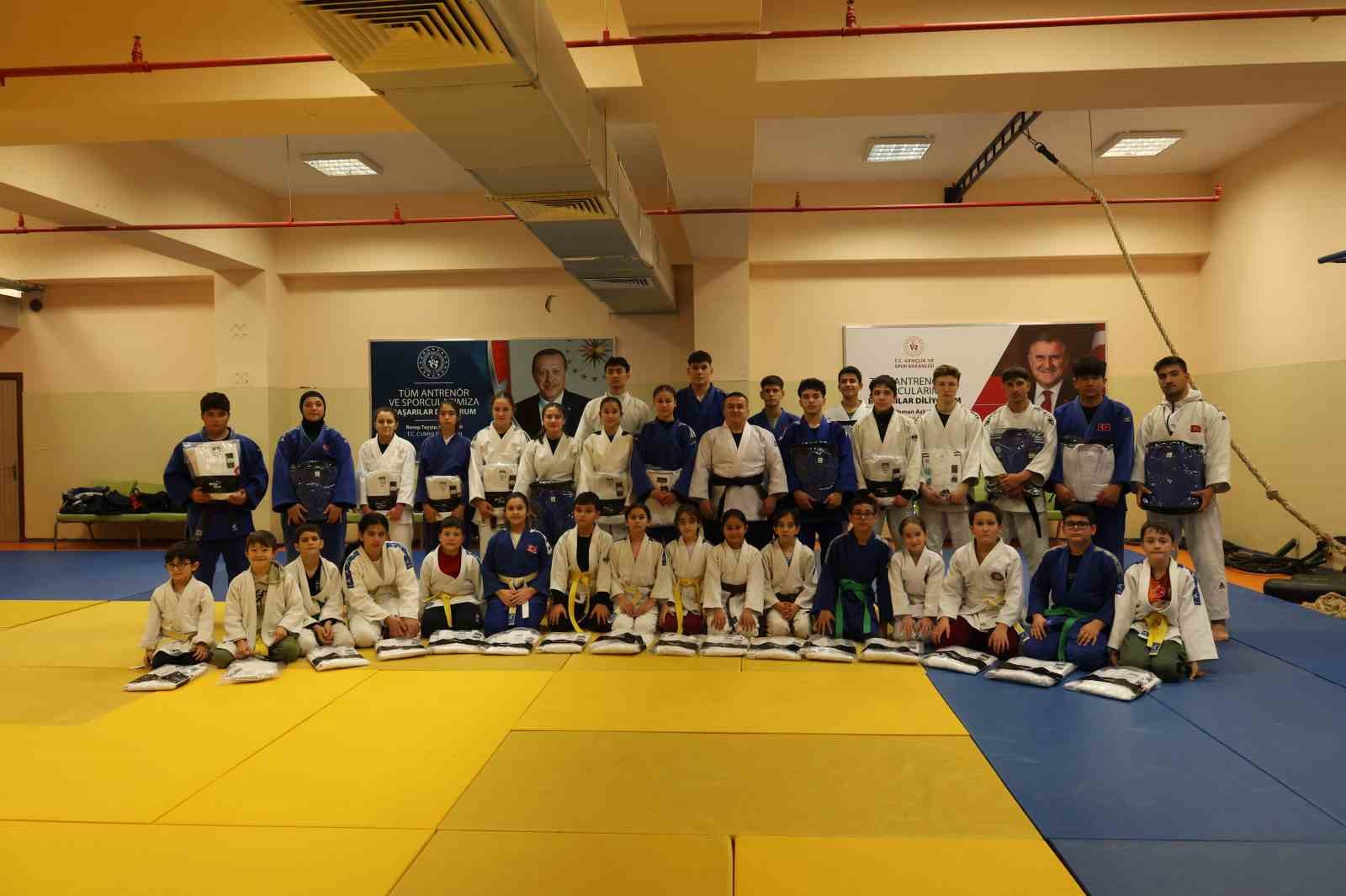 bilecikte-judoculara-moral-veren-antrenman