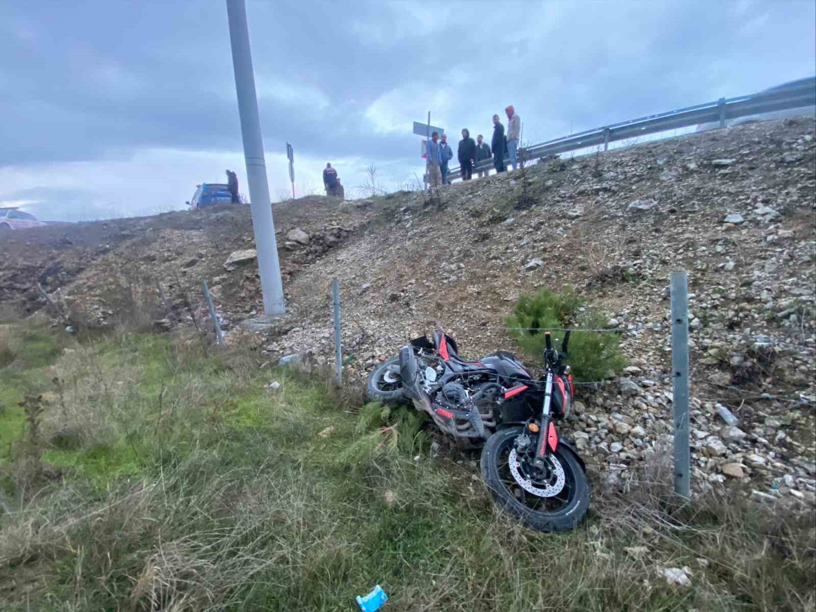 bilecikte-kontrolden-cikan-motosiklet-kopruden-asagi-uctu