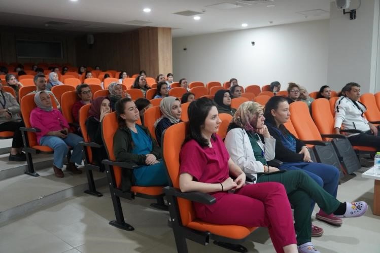 bilecikte-saglikcilara-kalp-masaji-ve-hayat-kurtarma-egitimi-verildi