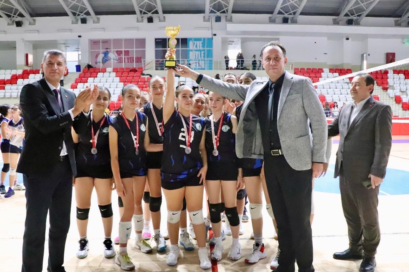 bilecikte-yildiz-kizlar-voleybol-finali-heyecani