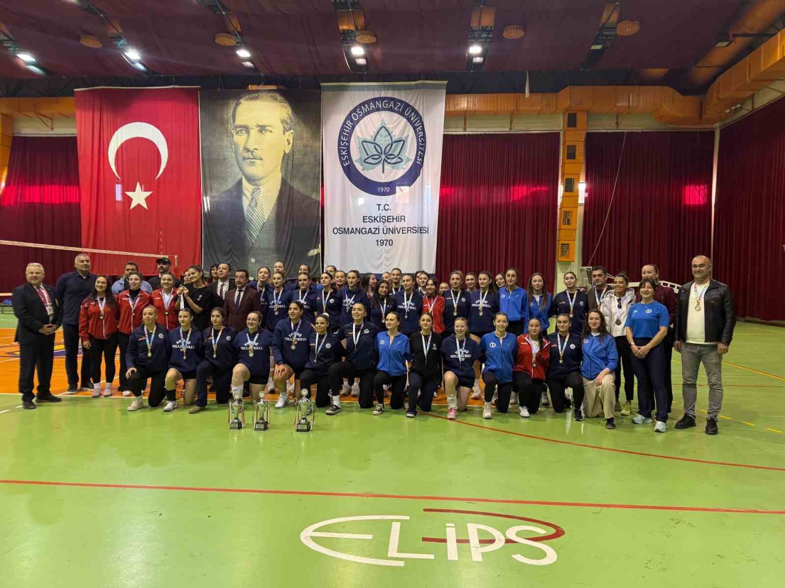 bseu-voleybol-takimlarindan-turkiye-sampiyonasinda-buyuk-basari