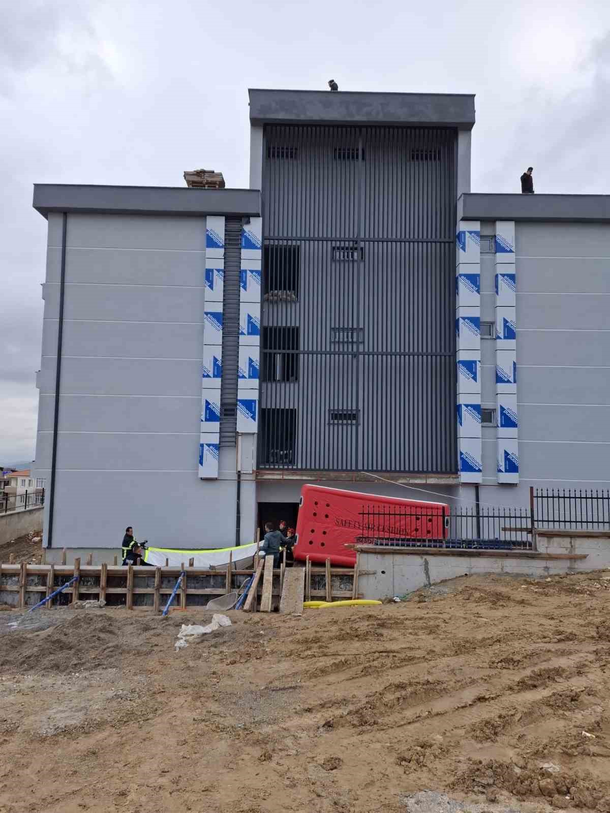 calistigi-firmadan-alacagini-alamadigini-iddia-eden-isci-catiya-cikti