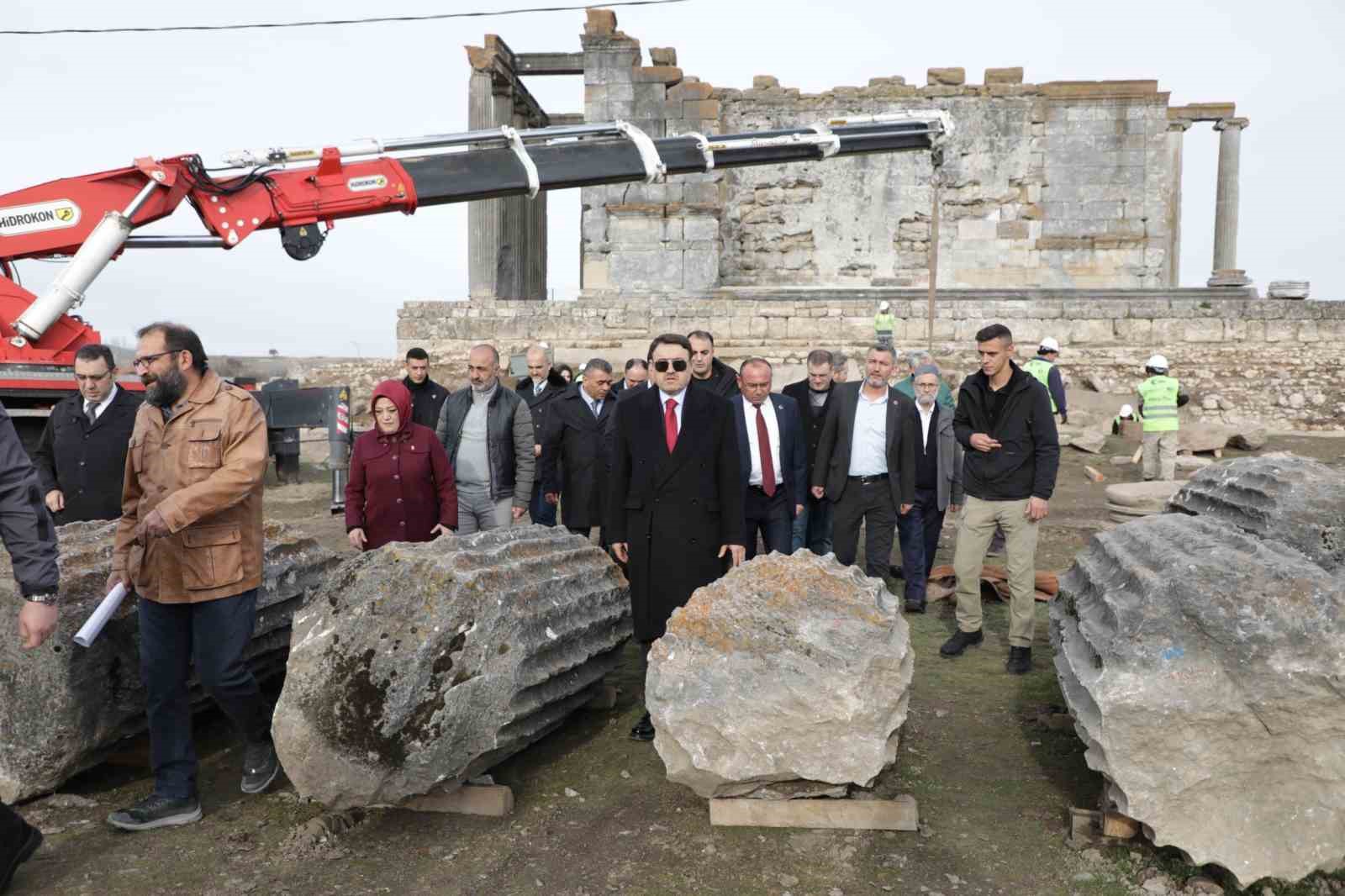 cavdarhisar-aizanoi-antik-kentinde-kazi-ve-restorasyon-calismalari-devam-ediyor