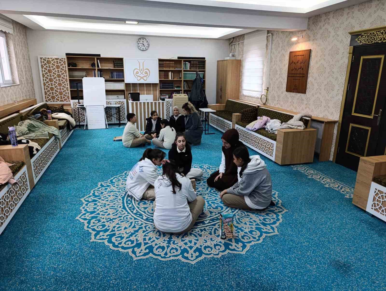 cedes-projesi-kapsaminda-ataturk-ortaokulu-ogrencileri-bilgilendirildi