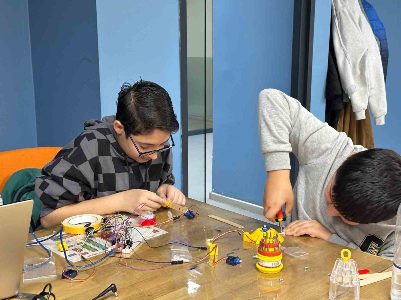 deneyap-teknoloji-atolyesinde-calismalar-suruyor