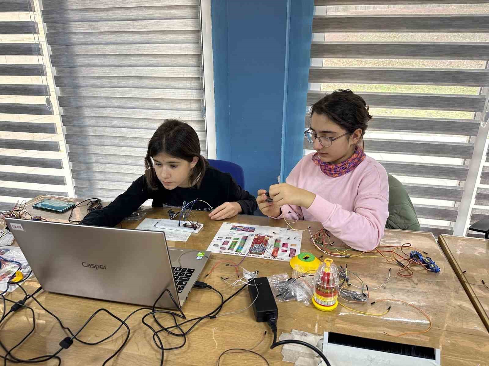 deneyap-teknoloji-atolyesinde-calismalar-suruyor