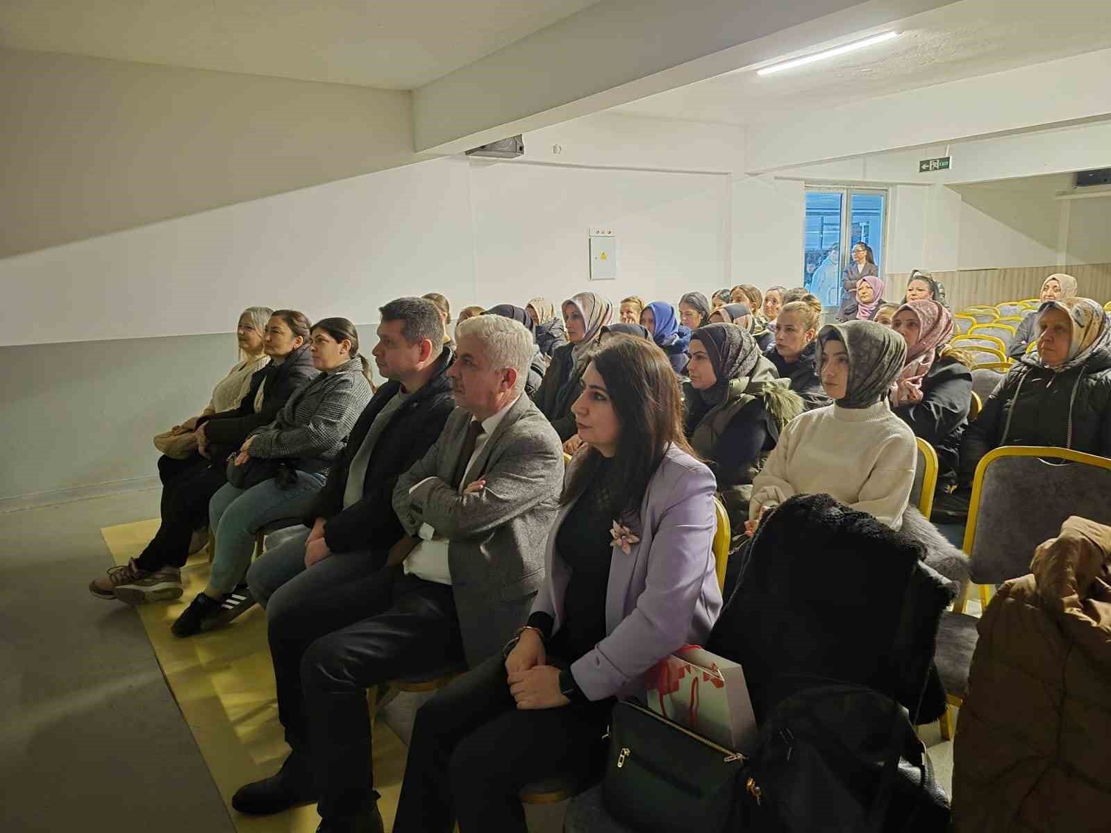 dijital-tehditlere-karsi-bilinclenme-semineri-duzenlendi