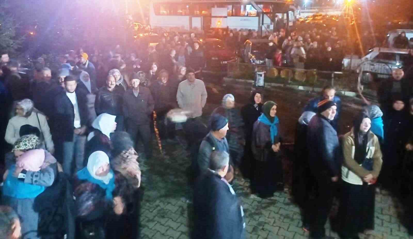 emet-ve-hisarciktan-33-kisilik-umre-kafilesi-dualarla-ugurlandi