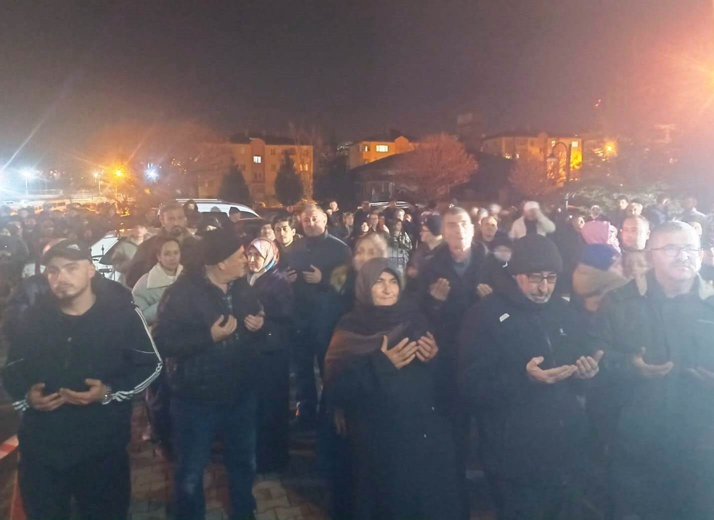 emet-ve-hisarciktan-33-kisilik-umre-kafilesi-dualarla-ugurlandi