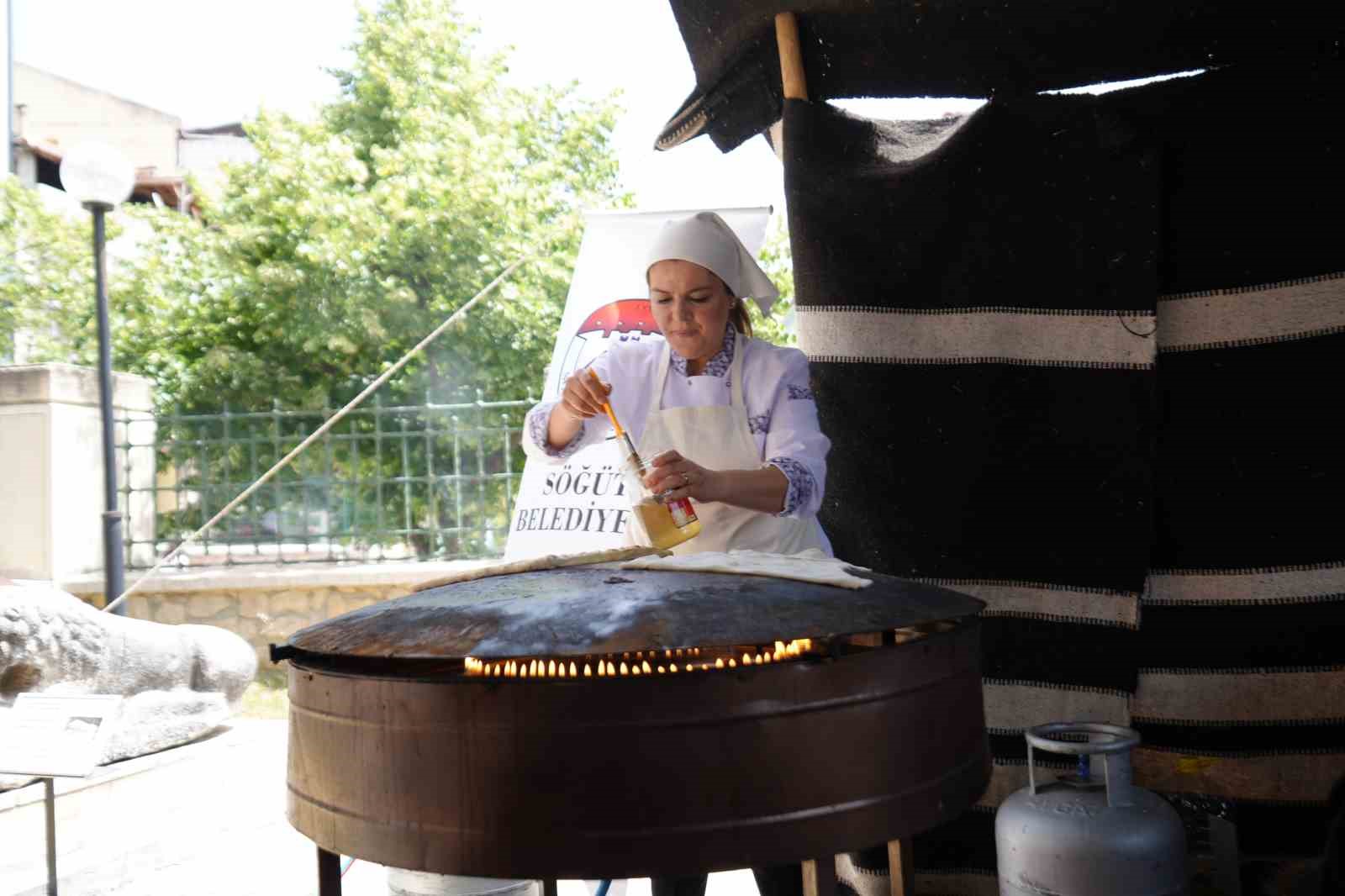 ertugrul-gazinin-ev-sevdigi-yemeklerinde-yogurtlu-gozleme-cografi-isaret-yolunda