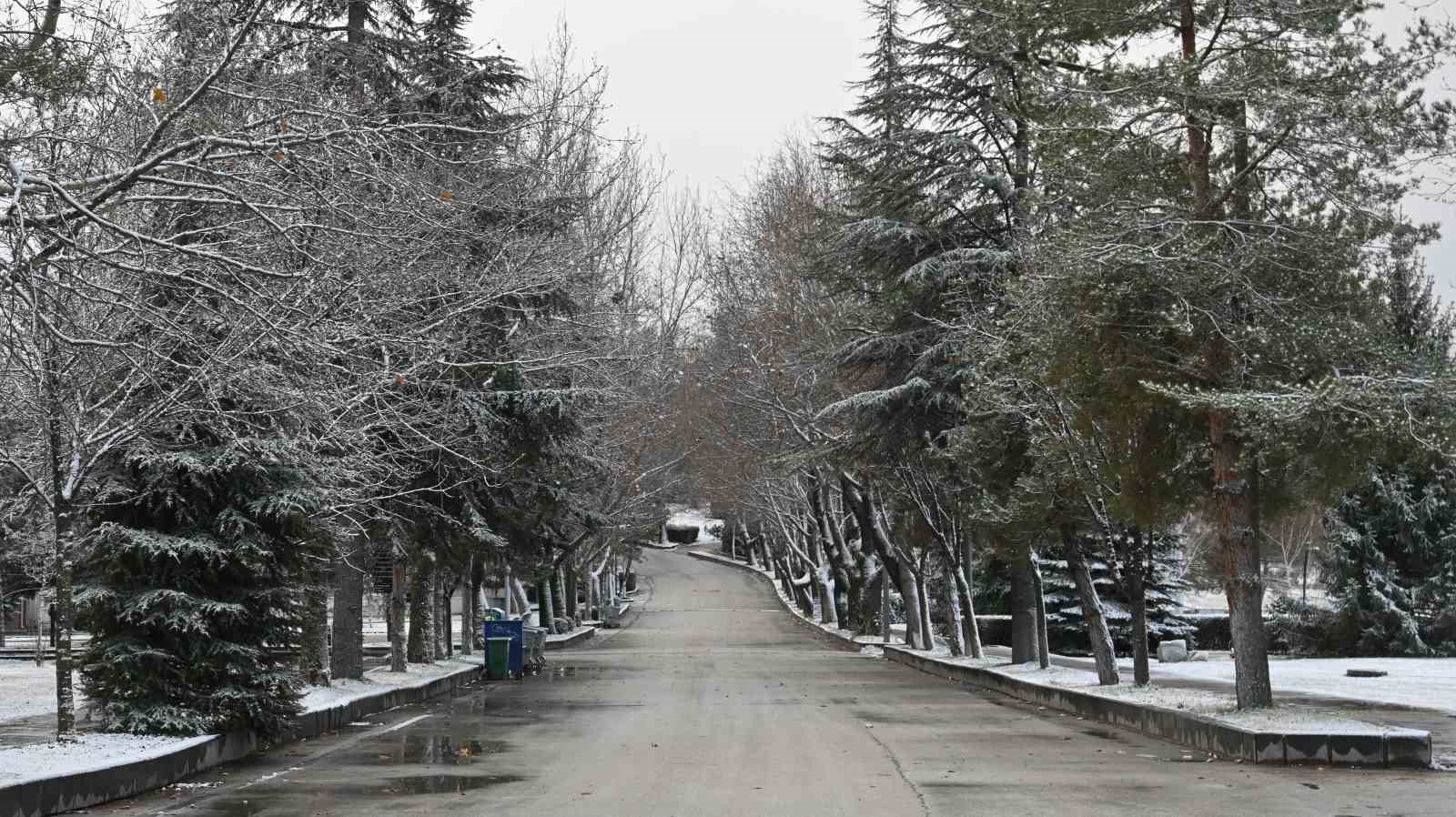 eskisehir-gune-kar-surpriziyle-uyandi