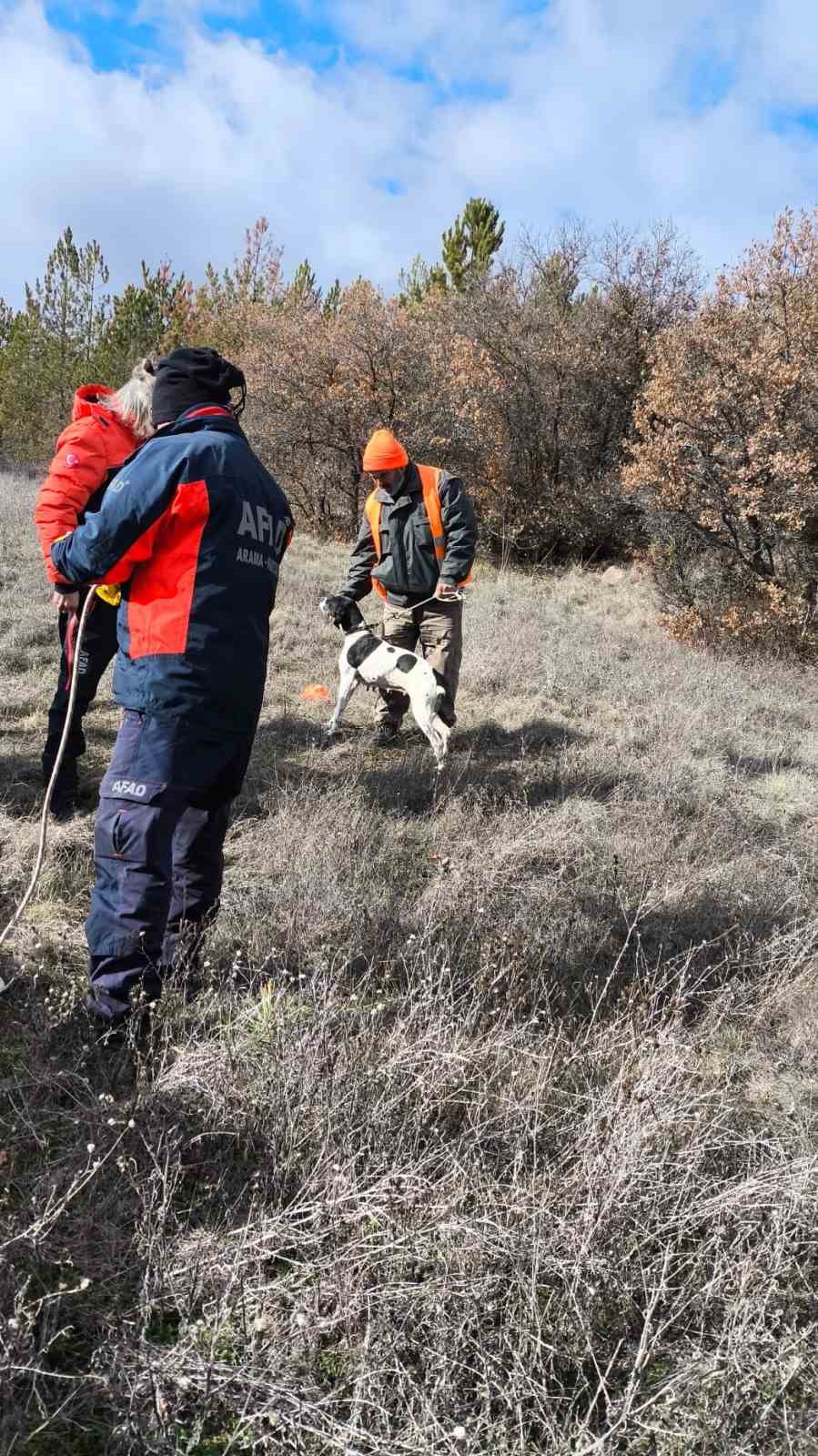 eskisehirde-12-metrelik-cukura-dusen-kopegi-afad-ekibi-kurtardi