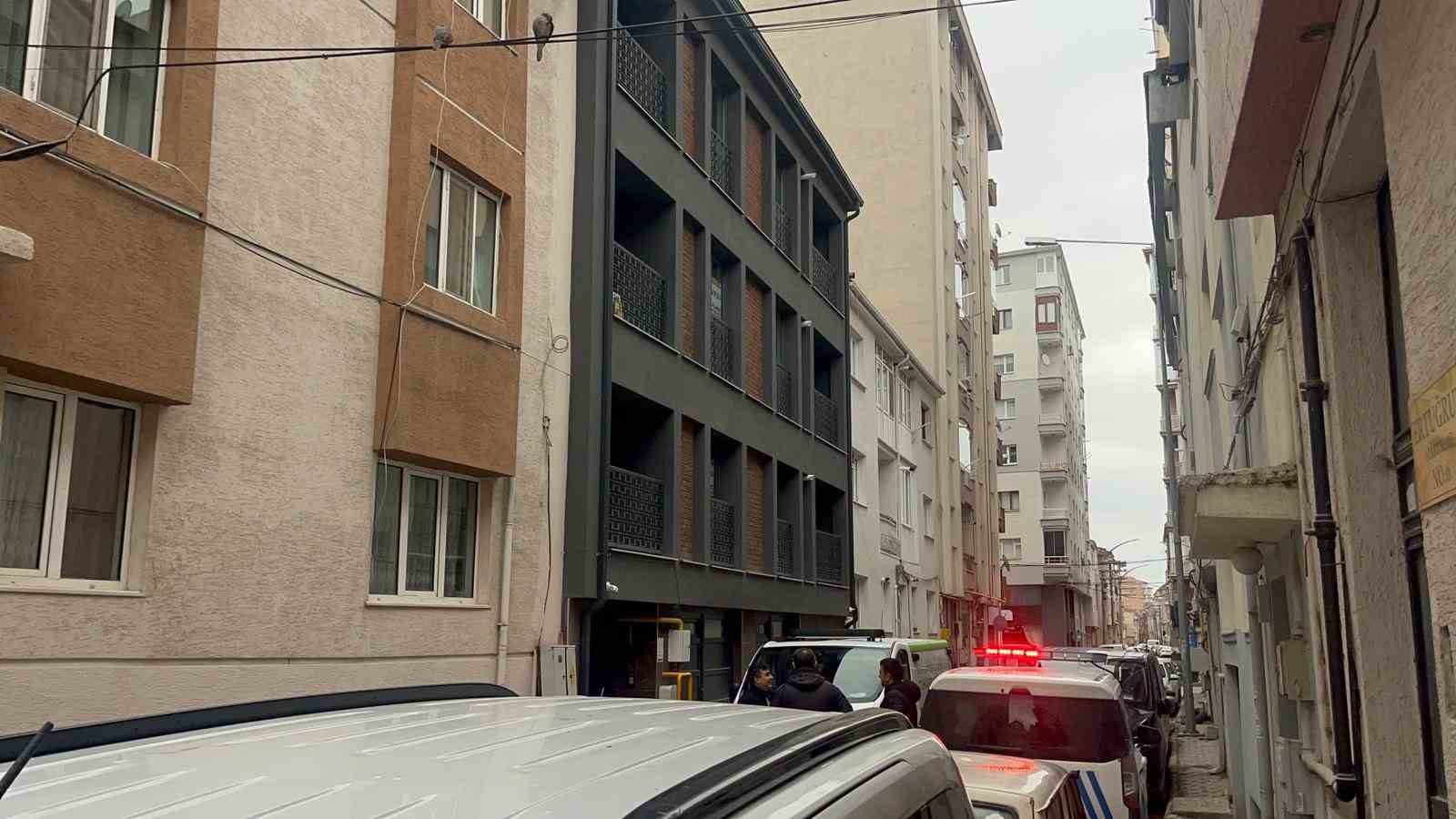 eskisehirde-43-yasindaki-genc-adam-evinde-olu-bulundu