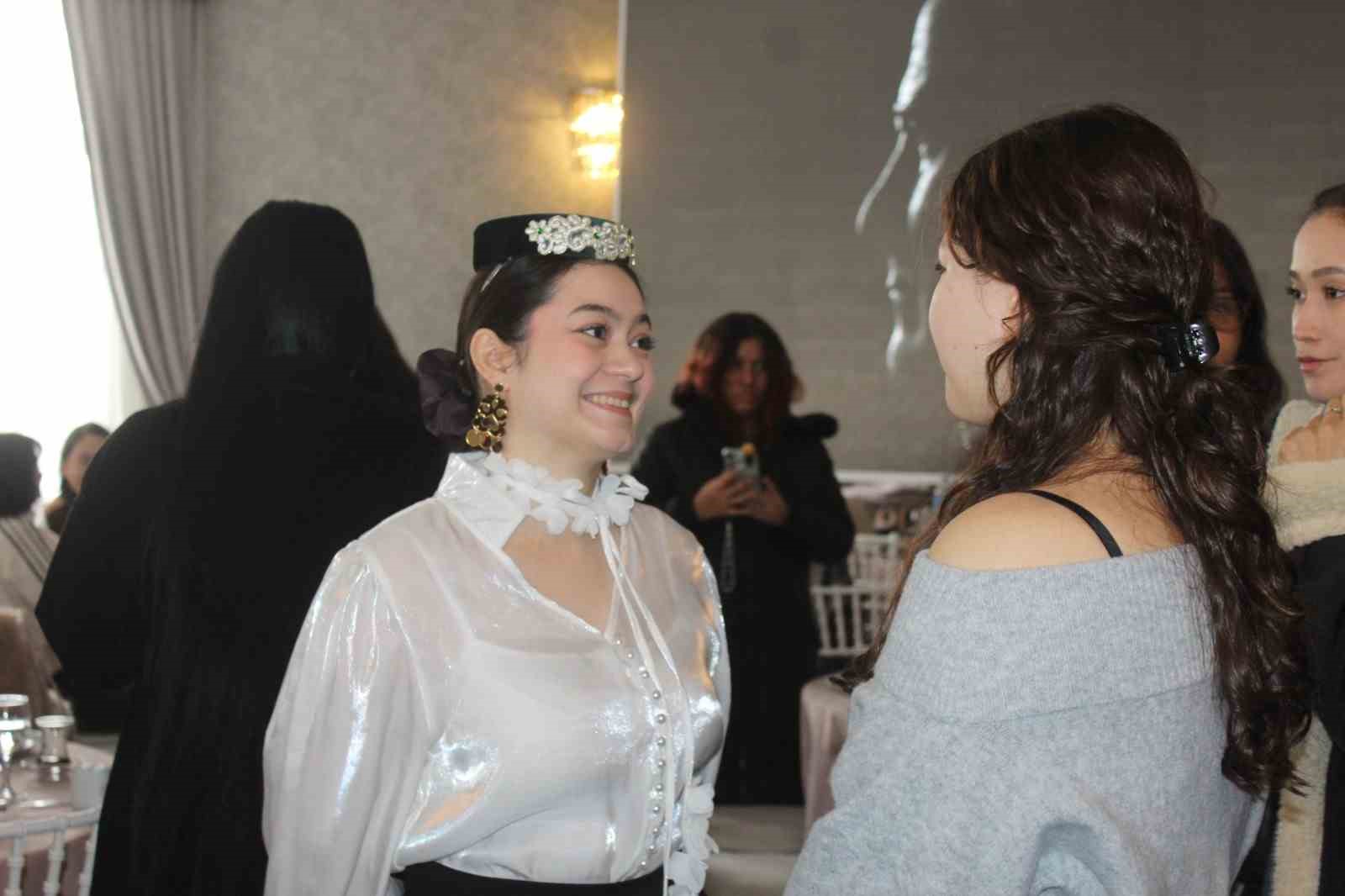 eskisehirde-55-ulkeden-ogrenci-kahvalti-programinda-bulustu