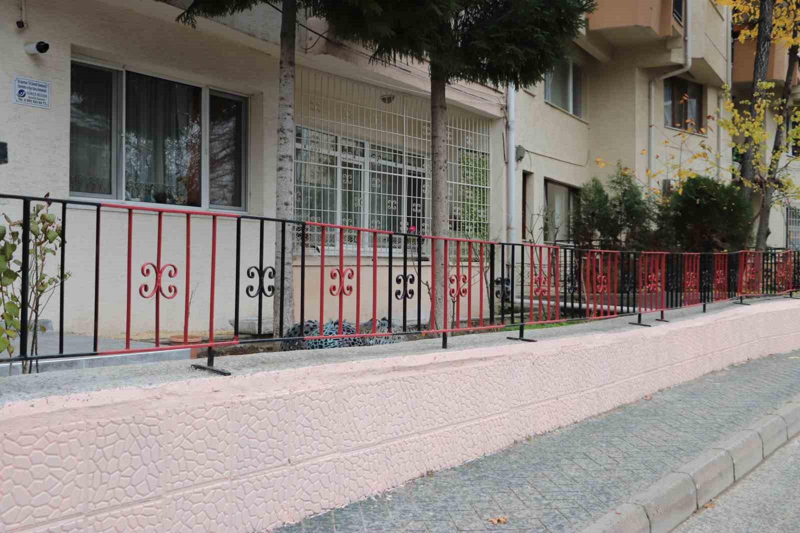 eskisehirde-apartman-sakinleri-eskisehirspor-sevgisini-binaya-tasidi