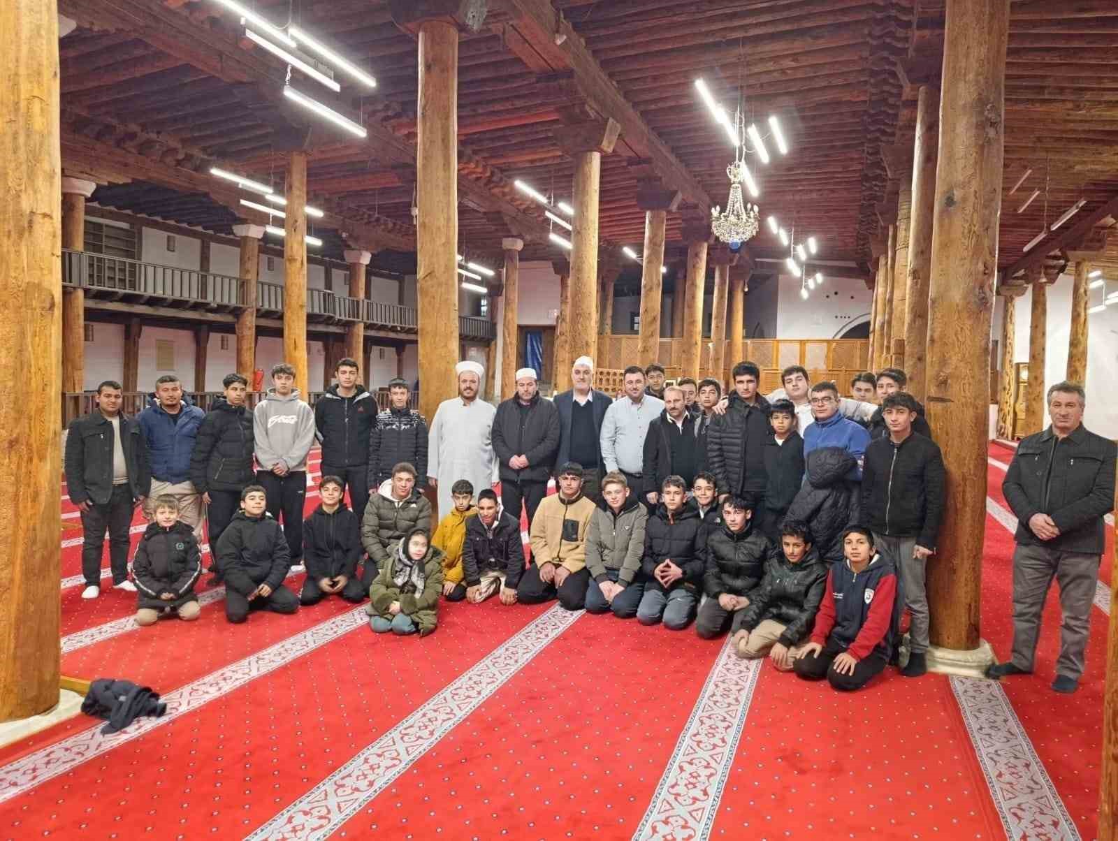 eskisehirde-cedes-projesi-kapsaminda-ogrenciler-manevi-degerlerle-bulustu