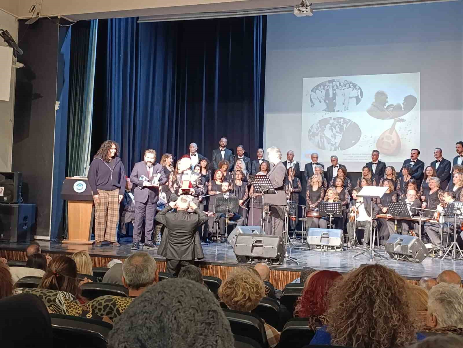 eskisehirde-turk-sanat-muzigi-konseri-yogun-ilgi-gordu