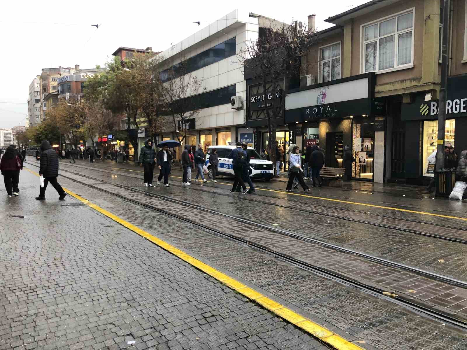 eskisehirde-yagis-etkisini-gosterdi