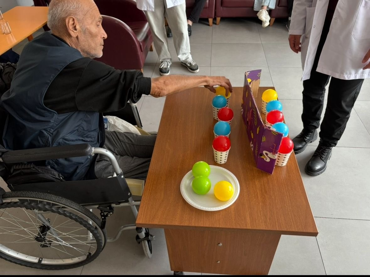 esogu-ogrencilerinden-yaslilar-icin-anlamli-etkinlik