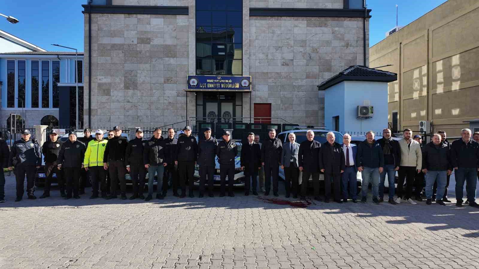 gediz-emniyetinde-4-yeni-arac-hizmete-alindi