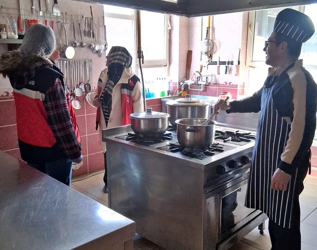 gedizde-gida-isletmelerine-yonelik-denetimler-suruyor