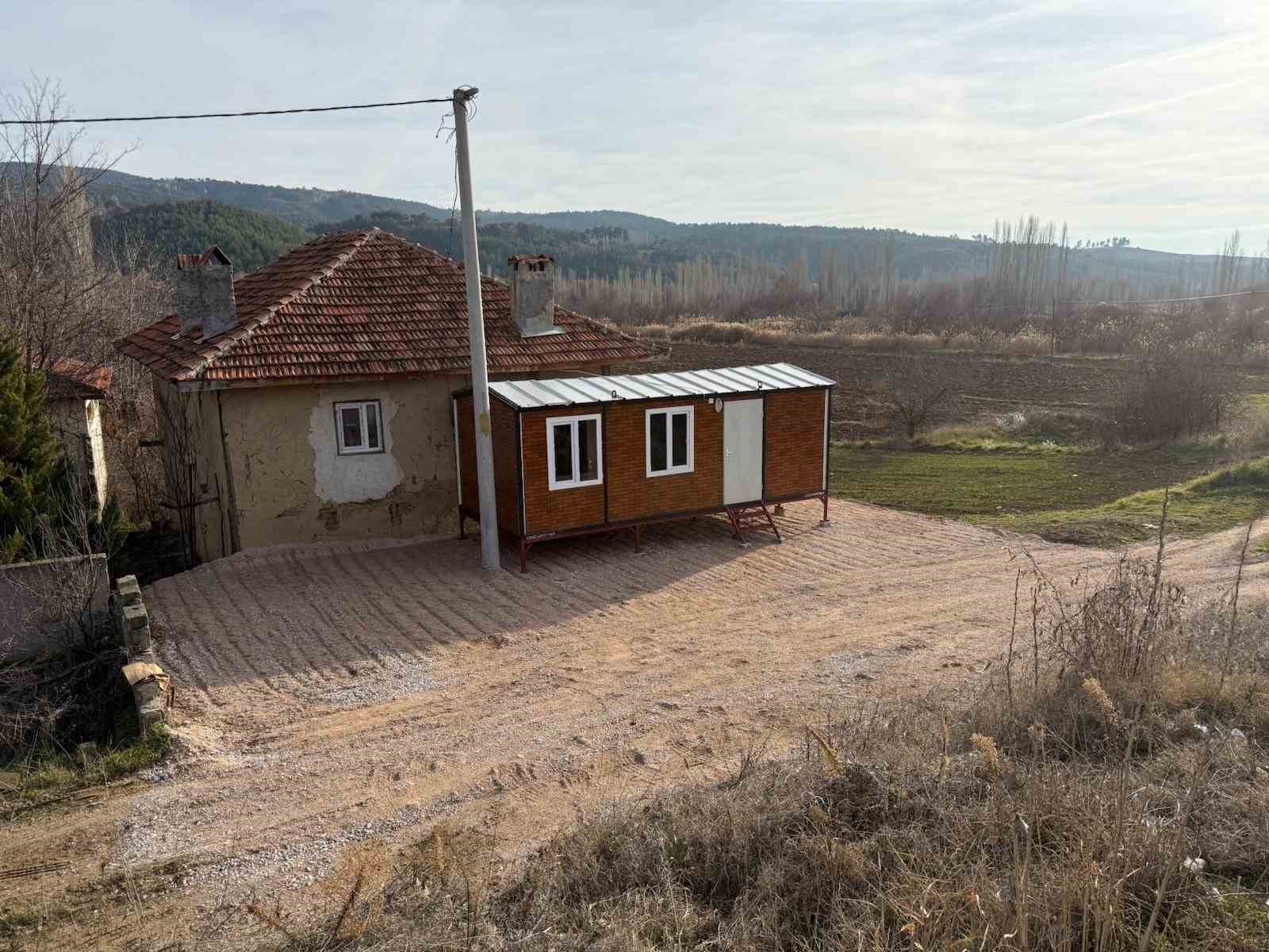 gedizde-yalniz-yasayan-yasli-adam-icin-yardim-dayanismasi