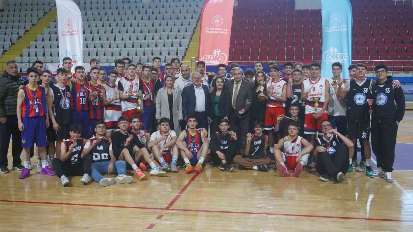 genc-erkekler-basketbol-musabakalari-sona-erdi