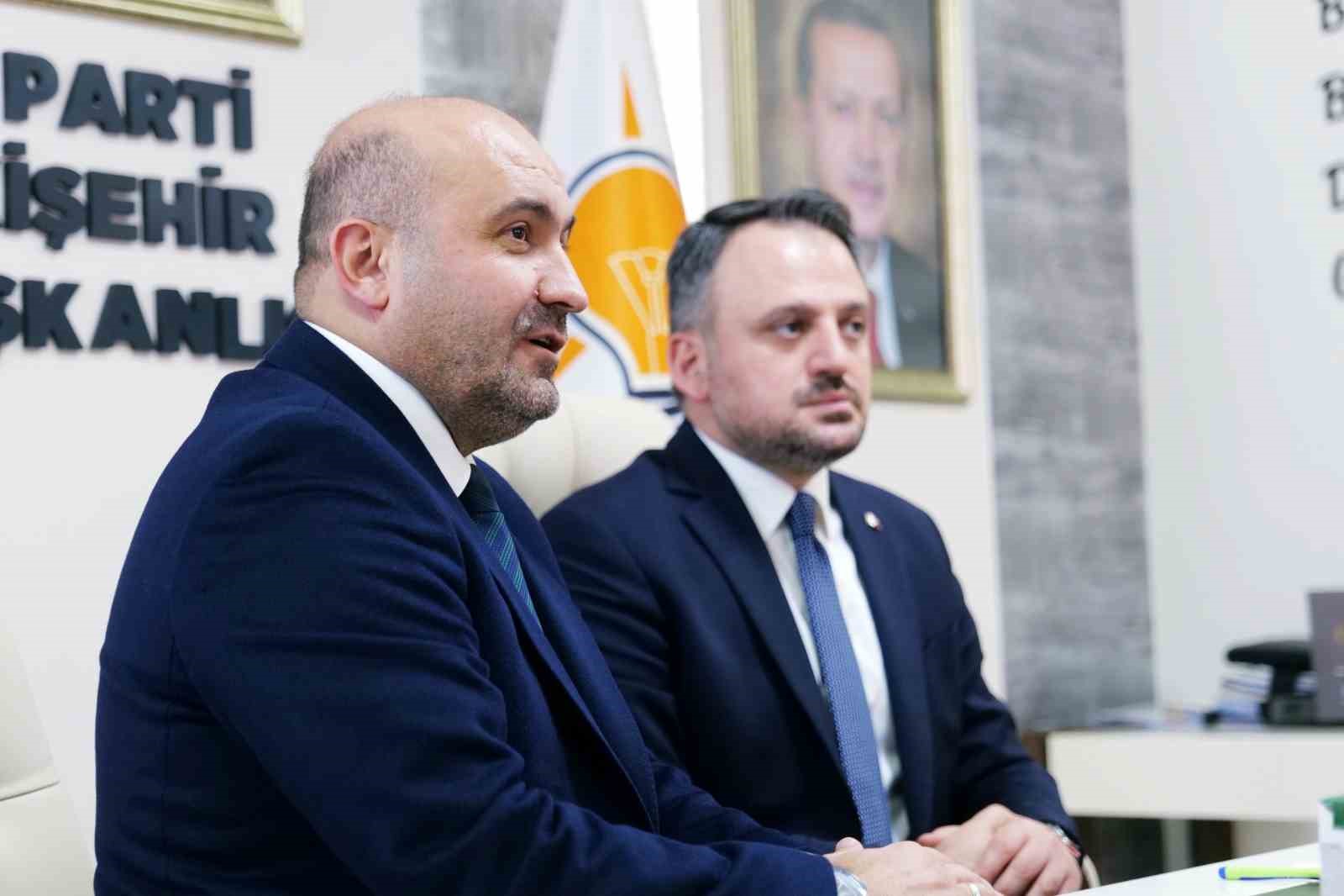 genclik-ve-spor-bakan-yardimcisi-eminoglu-ak-parti-eskisehir-teskilati-ile-istisarede-bulundu